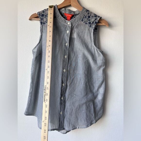 Women’s sleeveless blue blouse light fabric striped floral line design S. - Picture 7 of 12